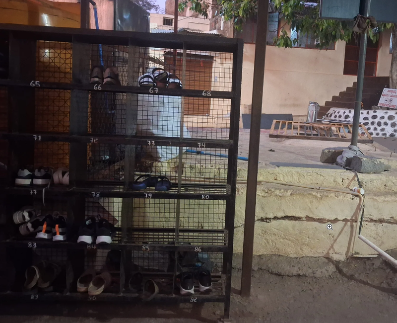 03 - Footwear stand